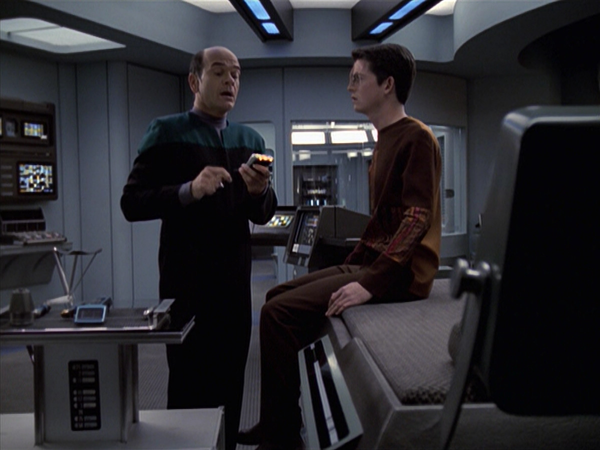 extant_StarTrek_VOY_6x19-ChildsPlay_00861.jpg