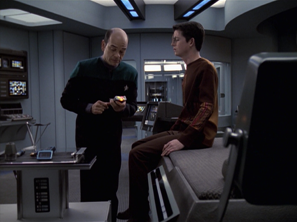 extant_StarTrek_VOY_6x19-ChildsPlay_00862.jpg