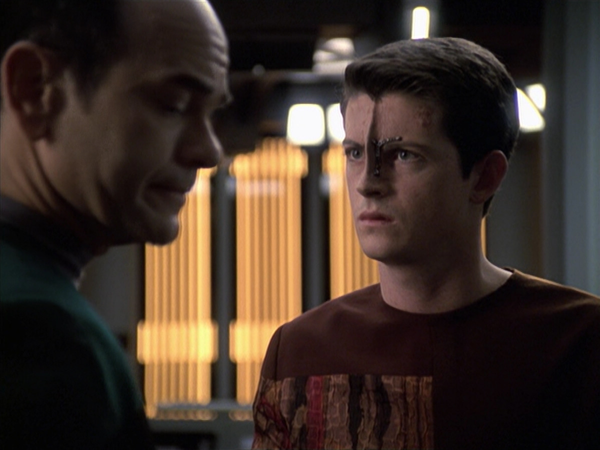 extant_StarTrek_VOY_6x19-ChildsPlay_00867.jpg
