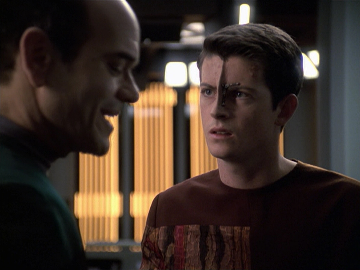extant_StarTrek_VOY_6x19-ChildsPlay_00872.jpg