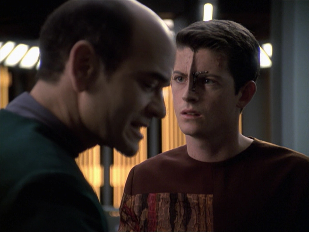 extant_StarTrek_VOY_6x19-ChildsPlay_00873.jpg