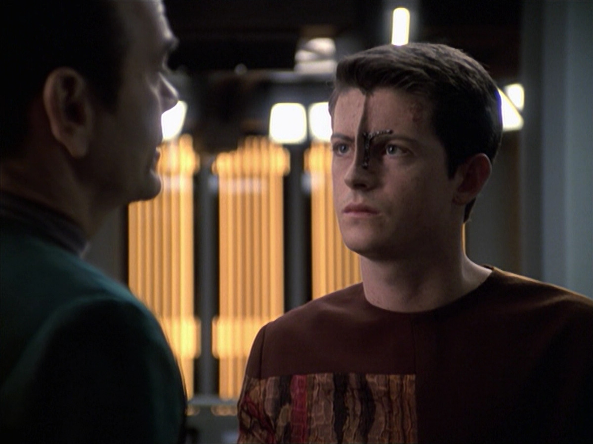 extant_StarTrek_VOY_6x19-ChildsPlay_00878.jpg