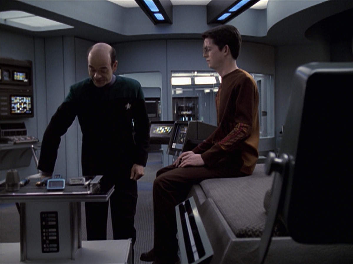 extant_StarTrek_VOY_6x19-ChildsPlay_00888.jpg