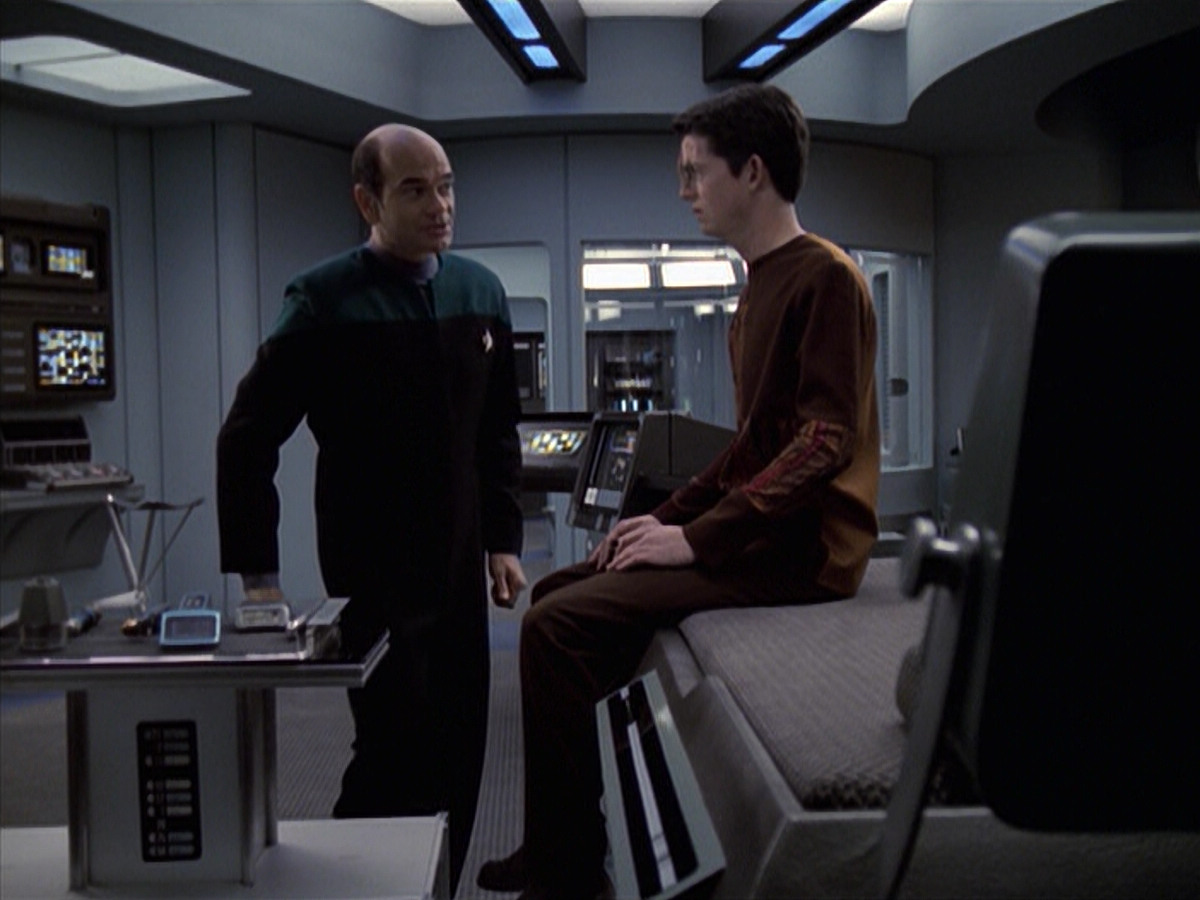 extant_StarTrek_VOY_6x19-ChildsPlay_00890.jpg