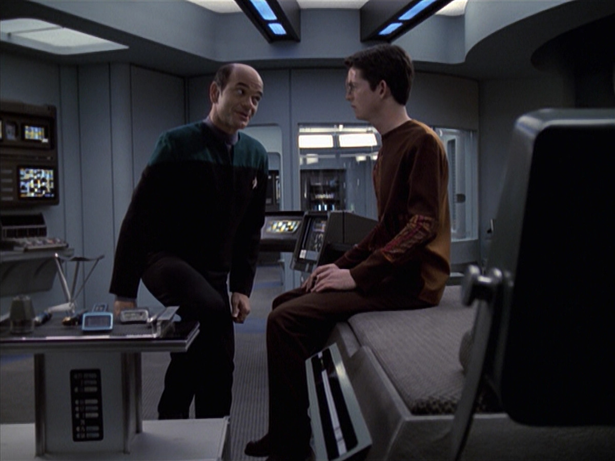 extant_StarTrek_VOY_6x19-ChildsPlay_00891.jpg