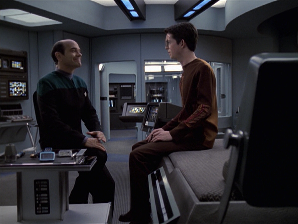 extant_StarTrek_VOY_6x19-ChildsPlay_00893.jpg