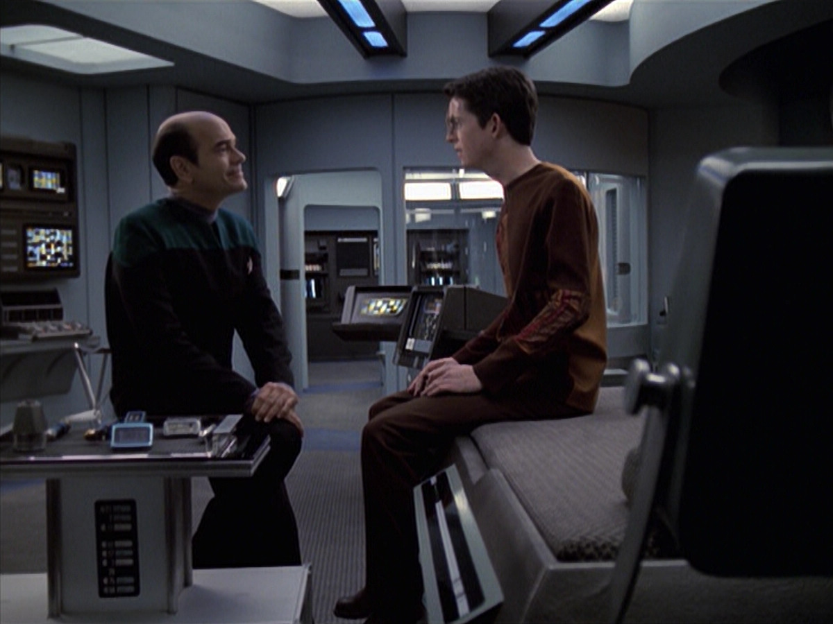 extant_StarTrek_VOY_6x19-ChildsPlay_00895.jpg