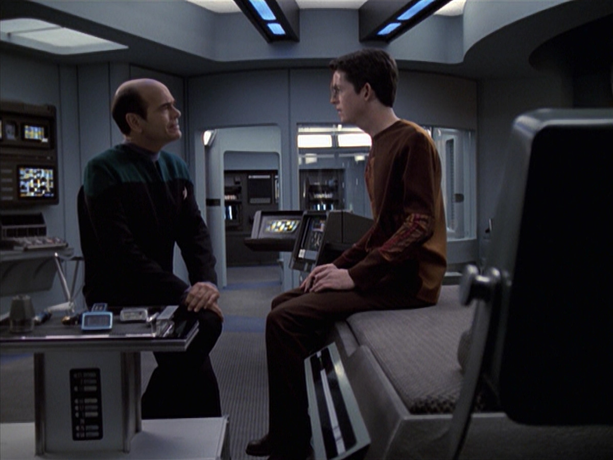extant_StarTrek_VOY_6x19-ChildsPlay_00896.jpg