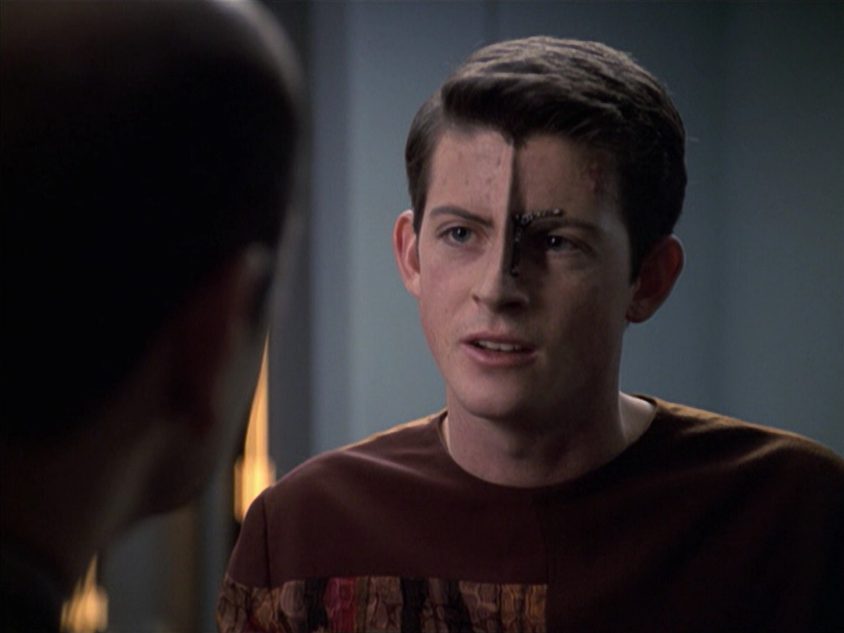 extant_StarTrek_VOY_6x19-ChildsPlay_00902.jpg