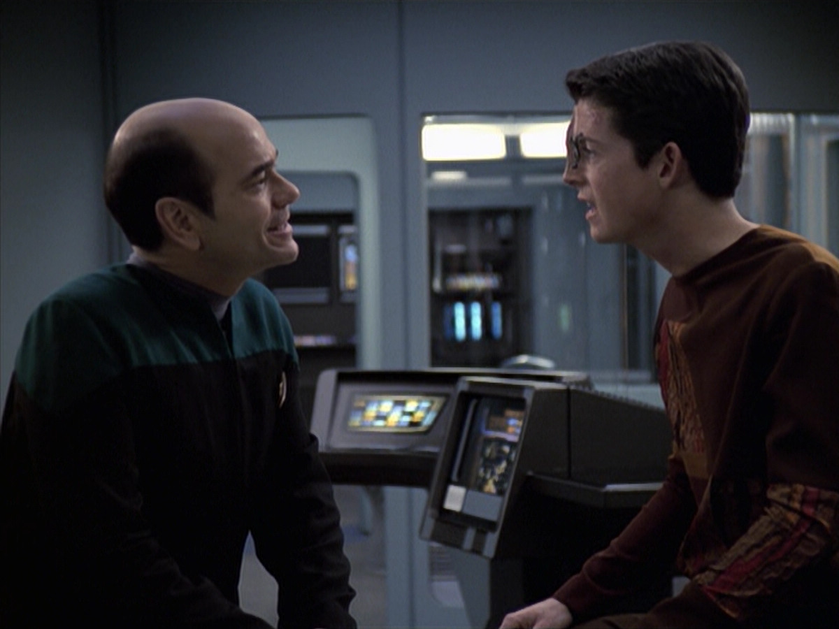 extant_StarTrek_VOY_6x19-ChildsPlay_00922.jpg