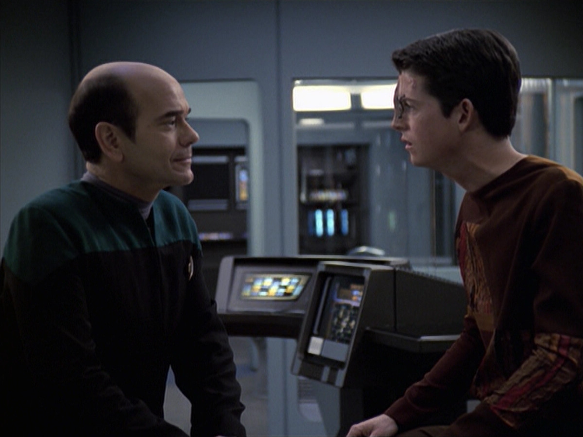 extant_StarTrek_VOY_6x19-ChildsPlay_00931.jpg