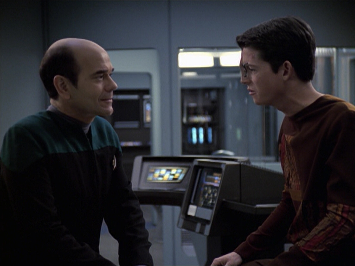 extant_StarTrek_VOY_6x19-ChildsPlay_00933.jpg