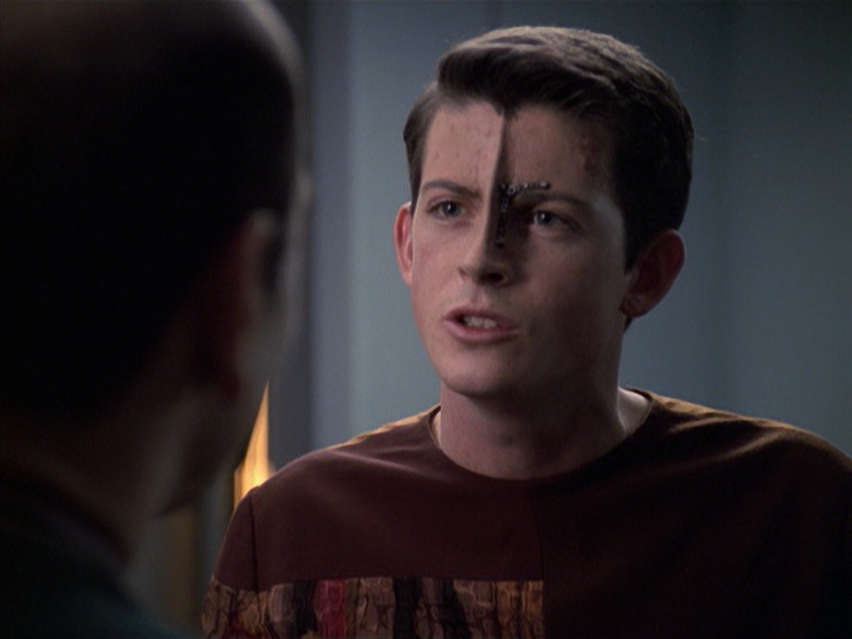 extant_StarTrek_VOY_6x19-ChildsPlay_00939.jpg