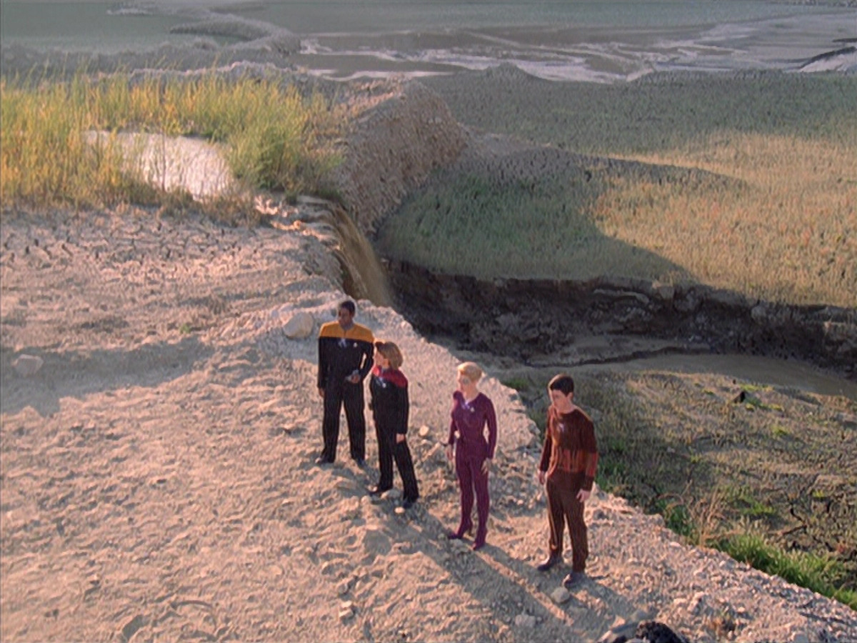 extant_StarTrek_VOY_6x19-ChildsPlay_01012.jpg