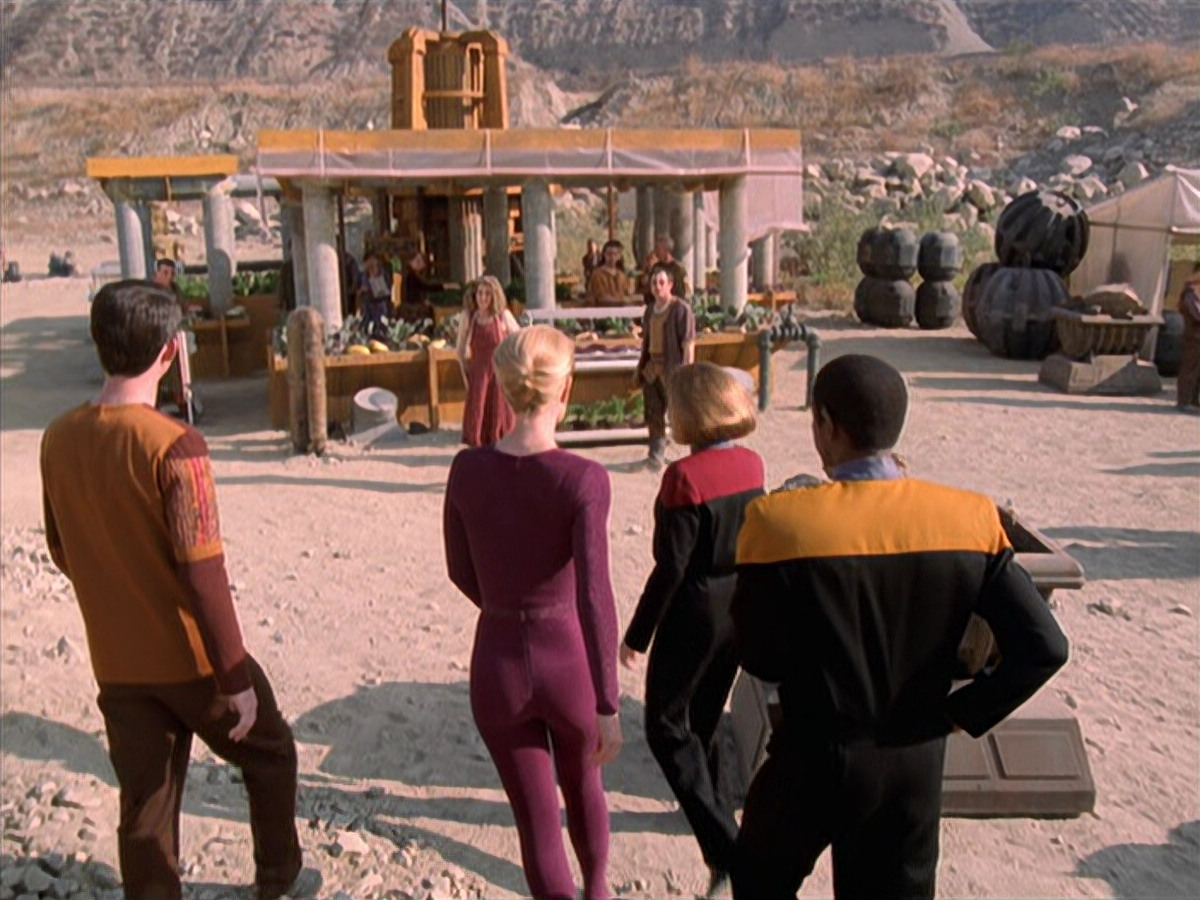extant_StarTrek_VOY_6x19-ChildsPlay_01021.jpg