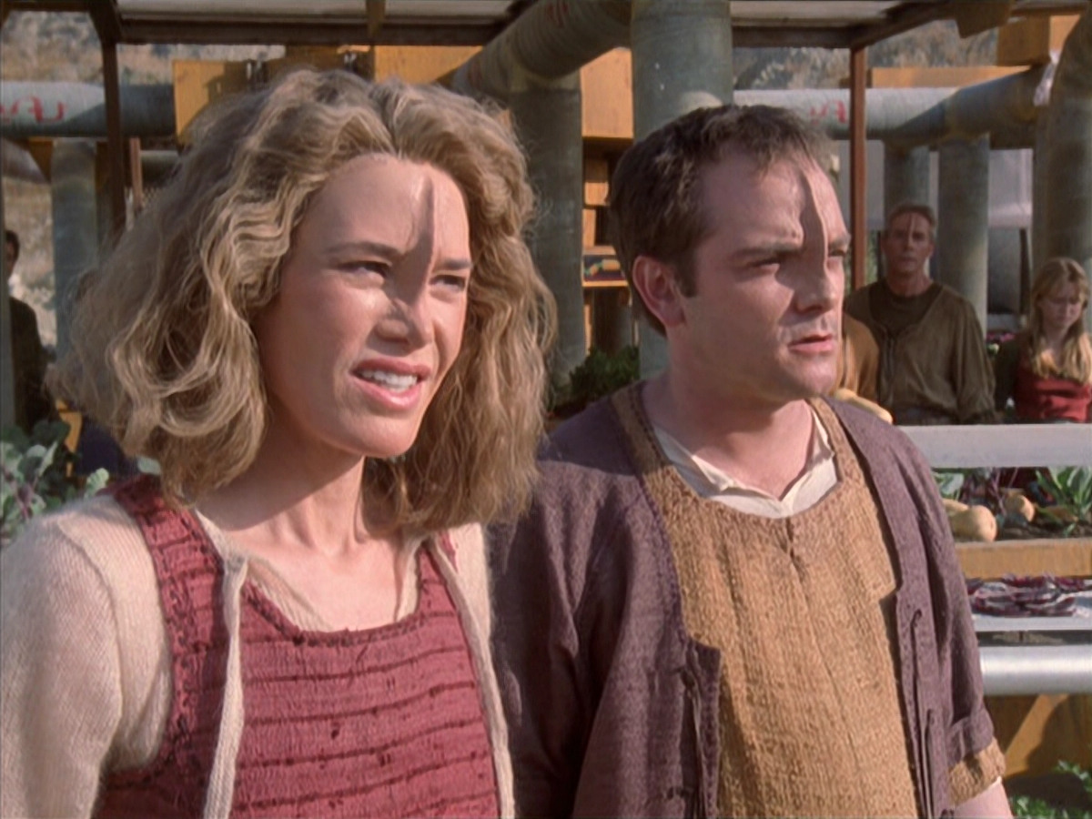 extant_StarTrek_VOY_6x19-ChildsPlay_01039.jpg