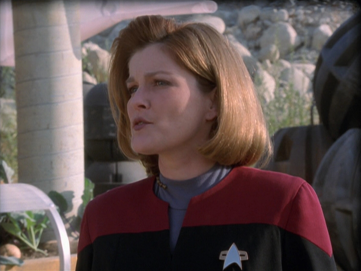 extant_StarTrek_VOY_6x19-ChildsPlay_01055.jpg