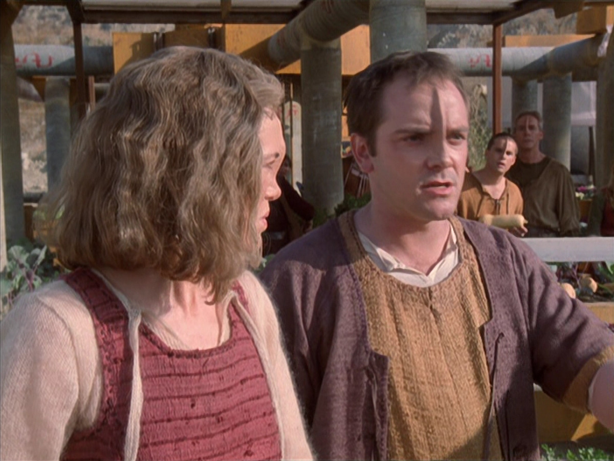 extant_StarTrek_VOY_6x19-ChildsPlay_01063.jpg
