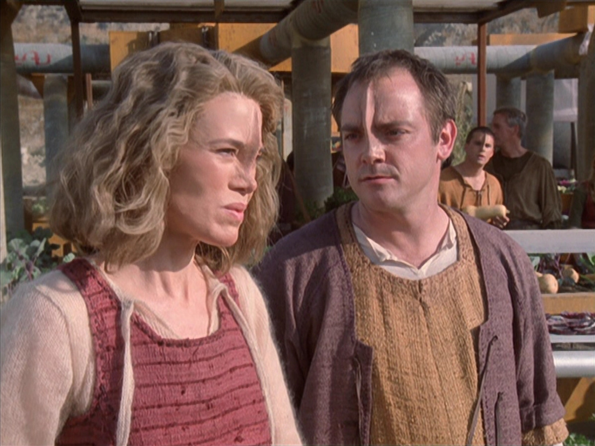 extant_StarTrek_VOY_6x19-ChildsPlay_01064.jpg