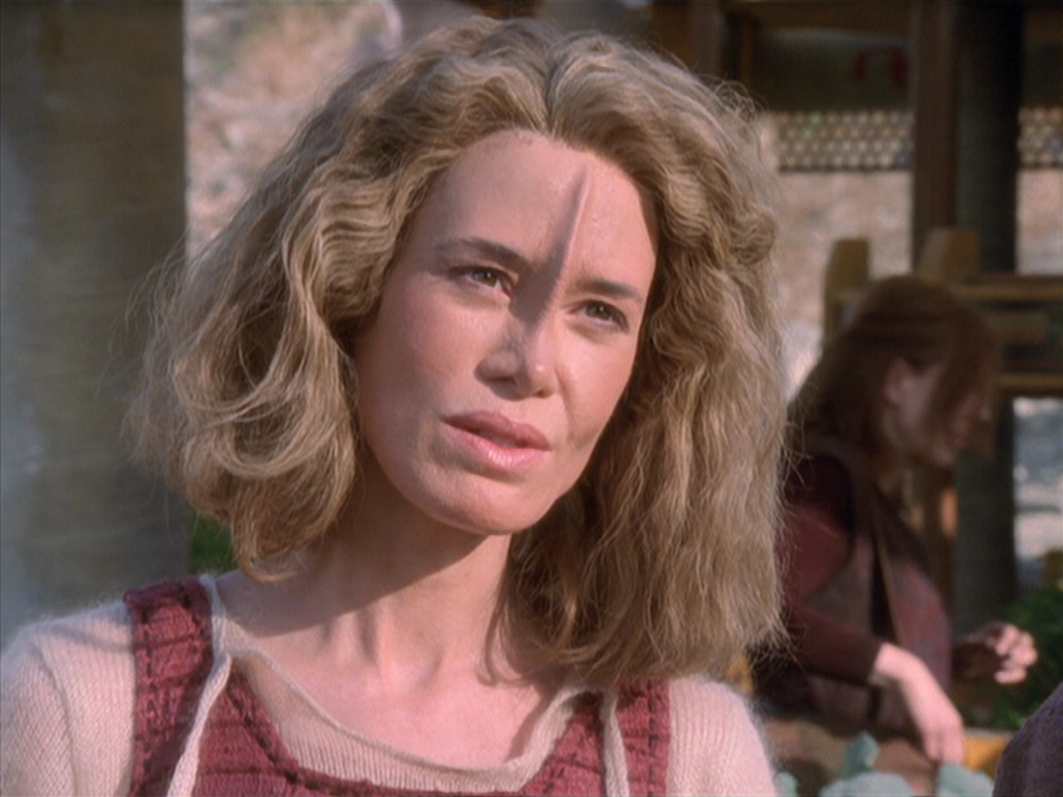 extant_StarTrek_VOY_6x19-ChildsPlay_01075.jpg