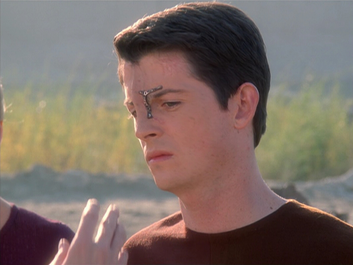 extant_StarTrek_VOY_6x19-ChildsPlay_01081.jpg