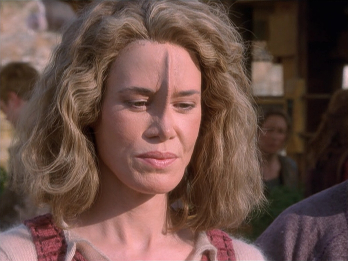 extant_StarTrek_VOY_6x19-ChildsPlay_01085.jpg