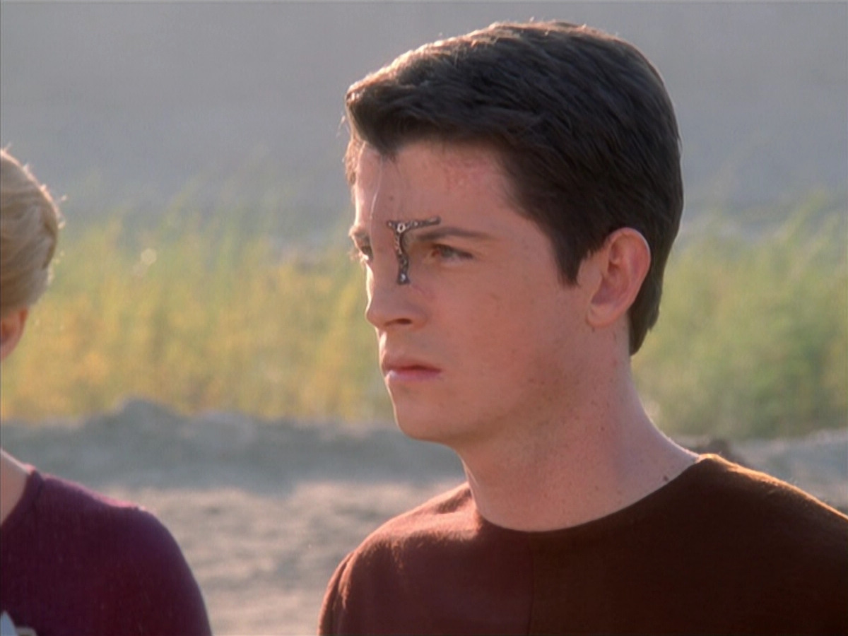 extant_StarTrek_VOY_6x19-ChildsPlay_01098.jpg