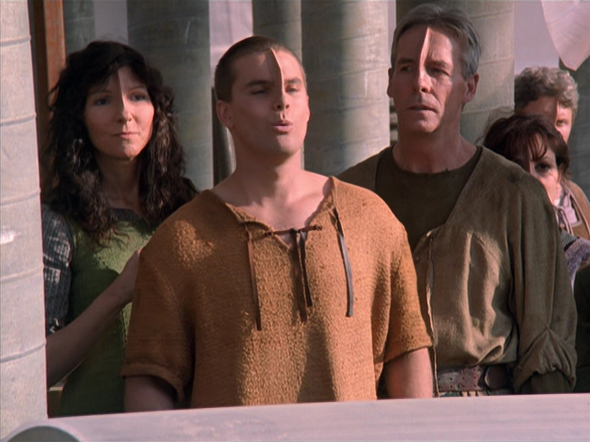 extant_StarTrek_VOY_6x19-ChildsPlay_01100.jpg