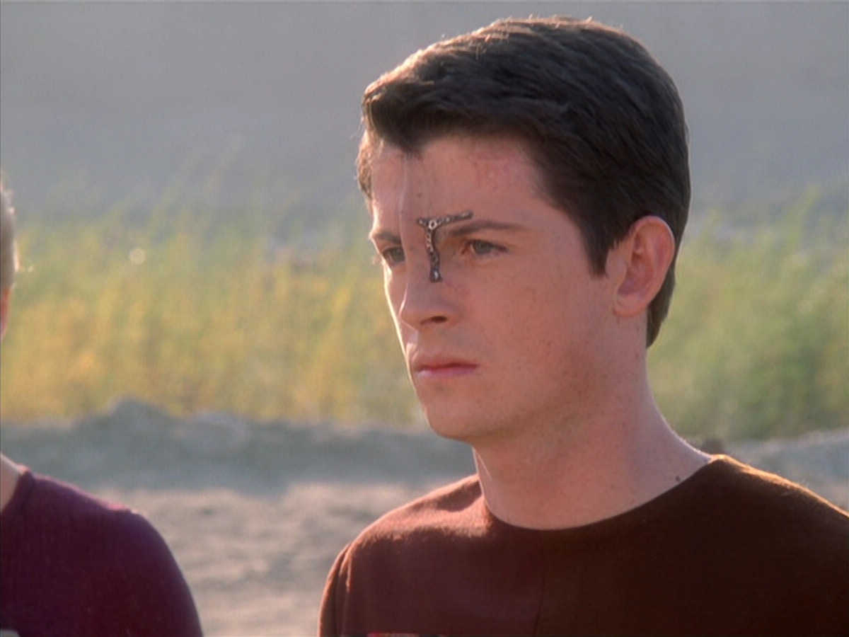 extant_StarTrek_VOY_6x19-ChildsPlay_01107.jpg