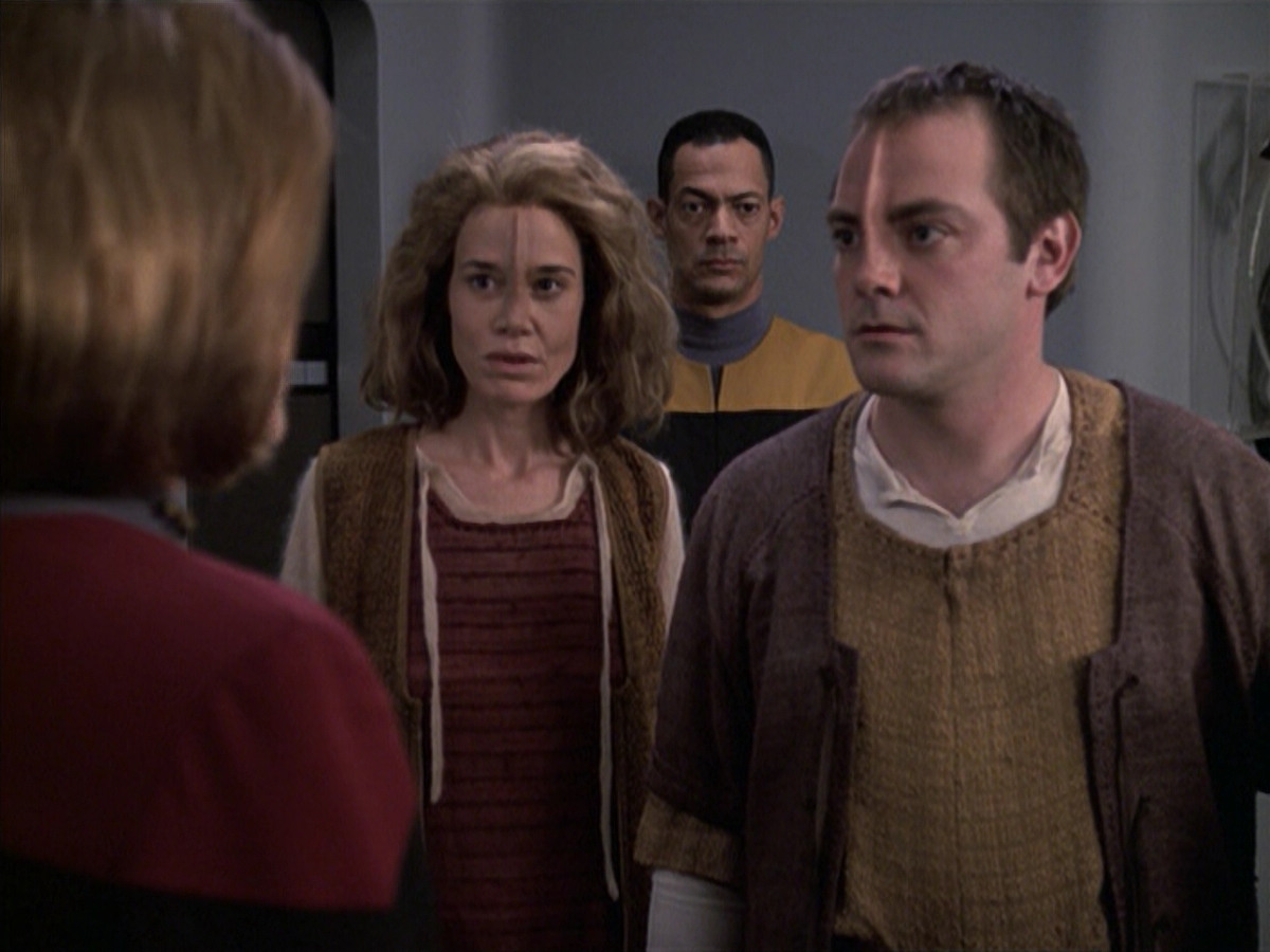 extant_StarTrek_VOY_6x19-ChildsPlay_01146.jpg