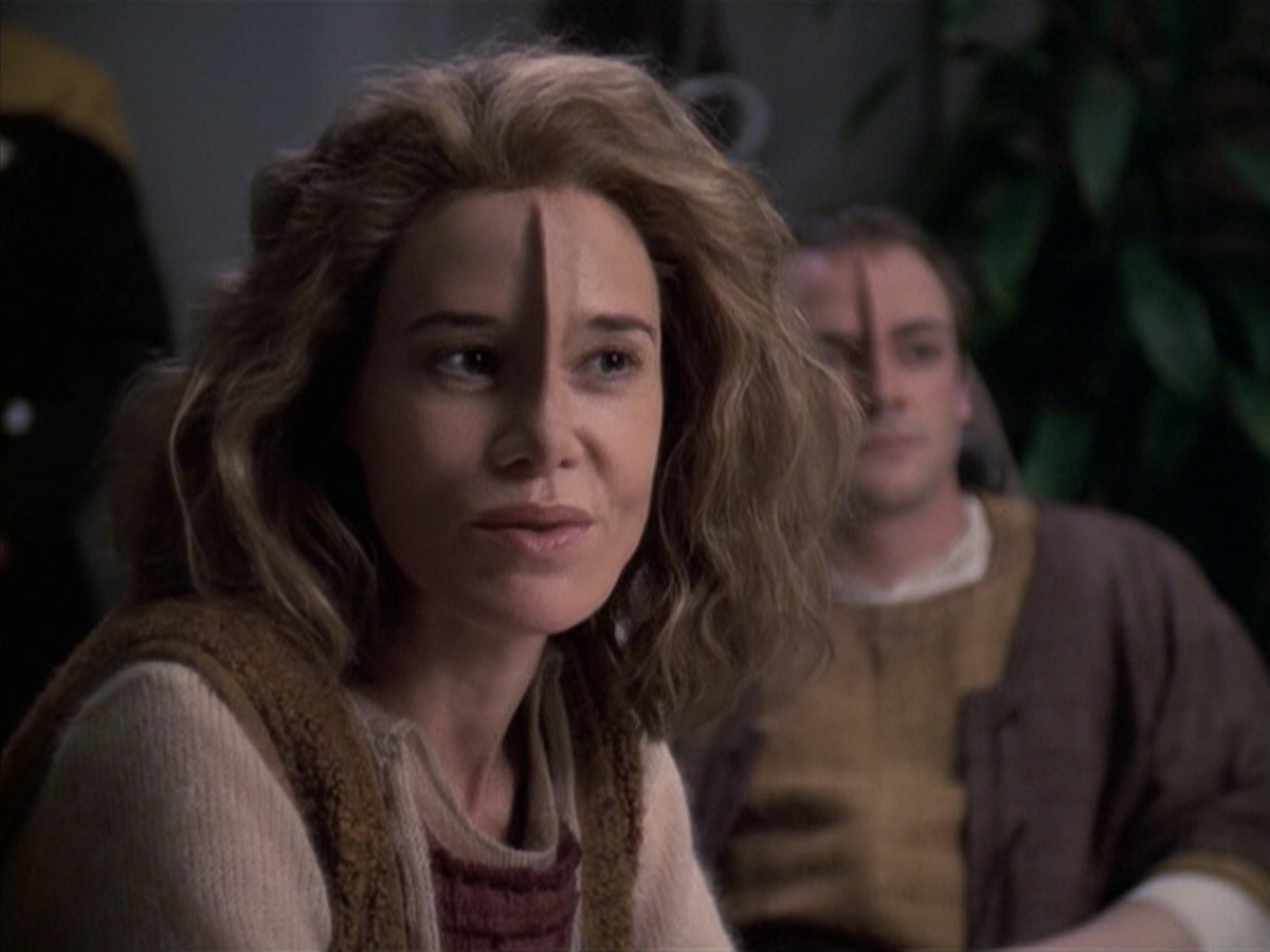 extant_StarTrek_VOY_6x19-ChildsPlay_01174.jpg
