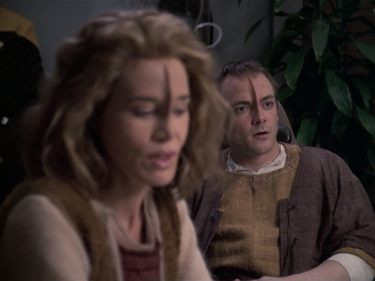 extant_StarTrek_VOY_6x19-ChildsPlay_01179.jpg