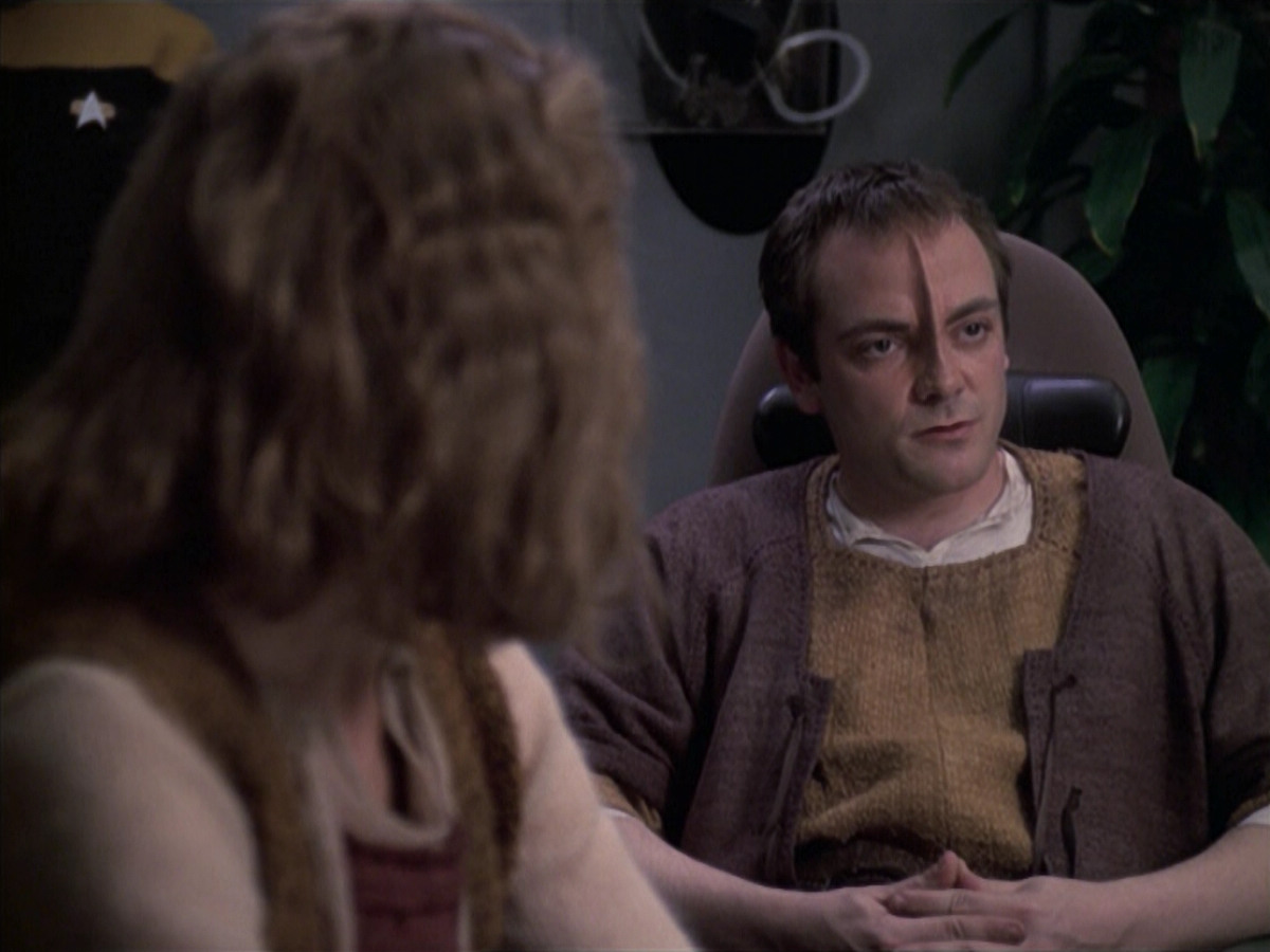 extant_StarTrek_VOY_6x19-ChildsPlay_01207.jpg