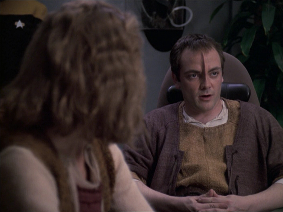 extant_StarTrek_VOY_6x19-ChildsPlay_01211.jpg