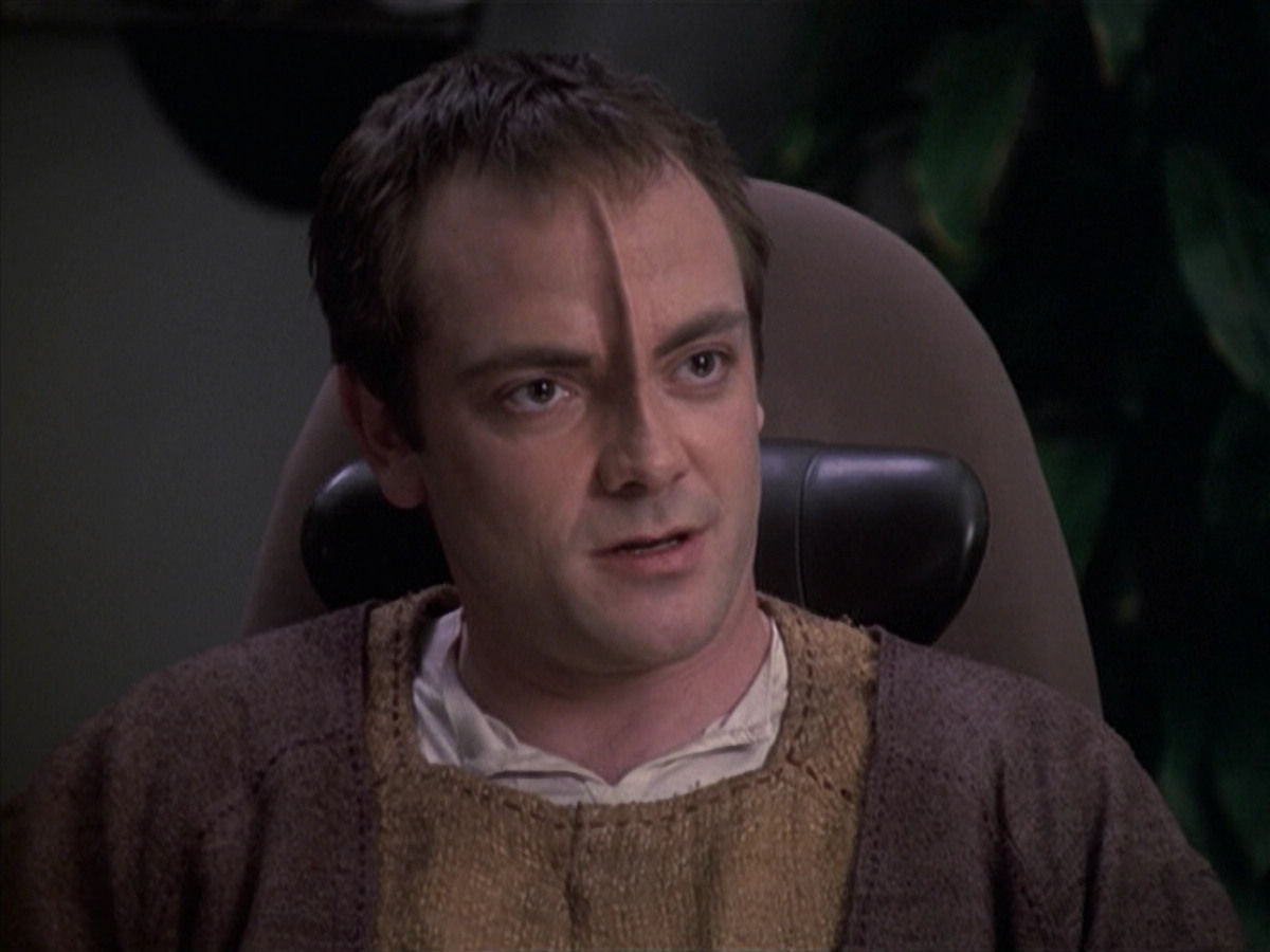 extant_StarTrek_VOY_6x19-ChildsPlay_01224.jpg