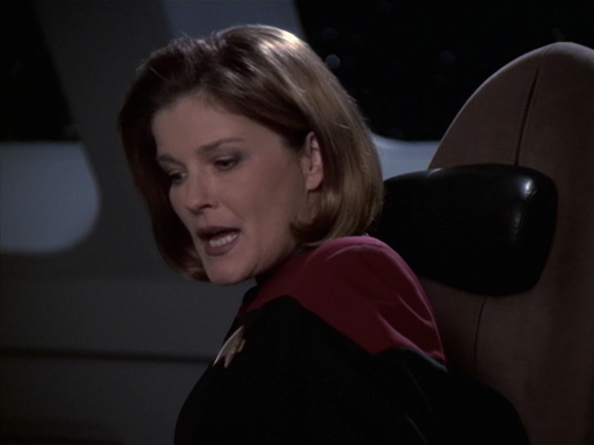 extant_StarTrek_VOY_6x19-ChildsPlay_01228.jpg