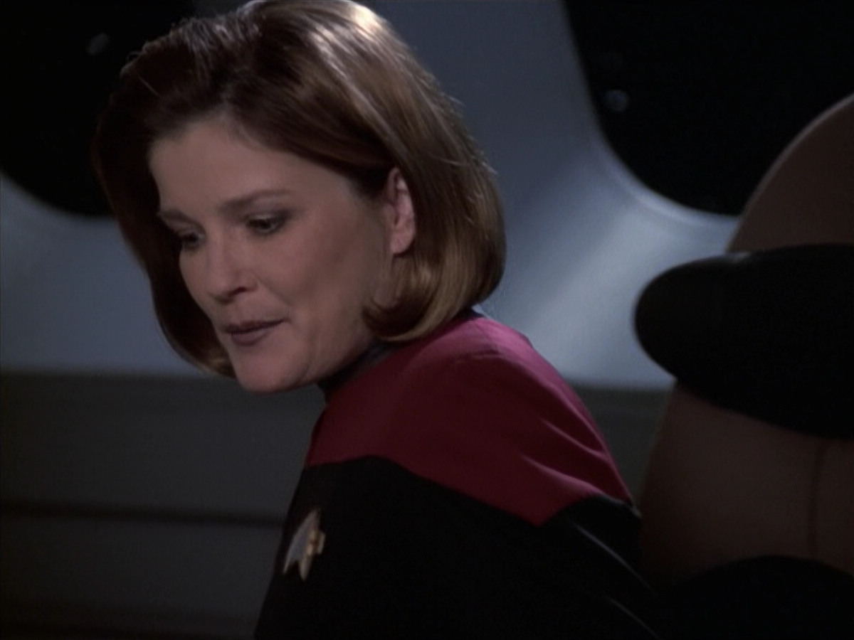 extant_StarTrek_VOY_6x19-ChildsPlay_01229.jpg