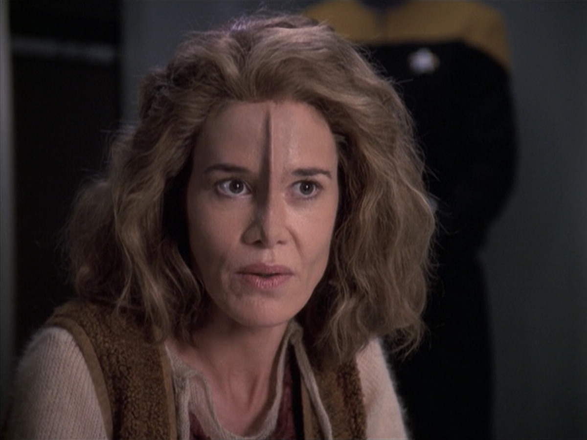 extant_StarTrek_VOY_6x19-ChildsPlay_01241.jpg