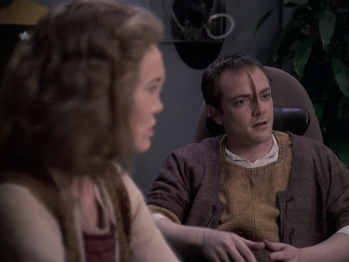 extant_StarTrek_VOY_6x19-ChildsPlay_01257.jpg
