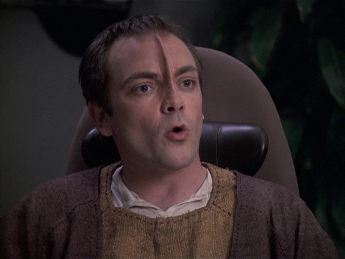 extant_StarTrek_VOY_6x19-ChildsPlay_01264.jpg