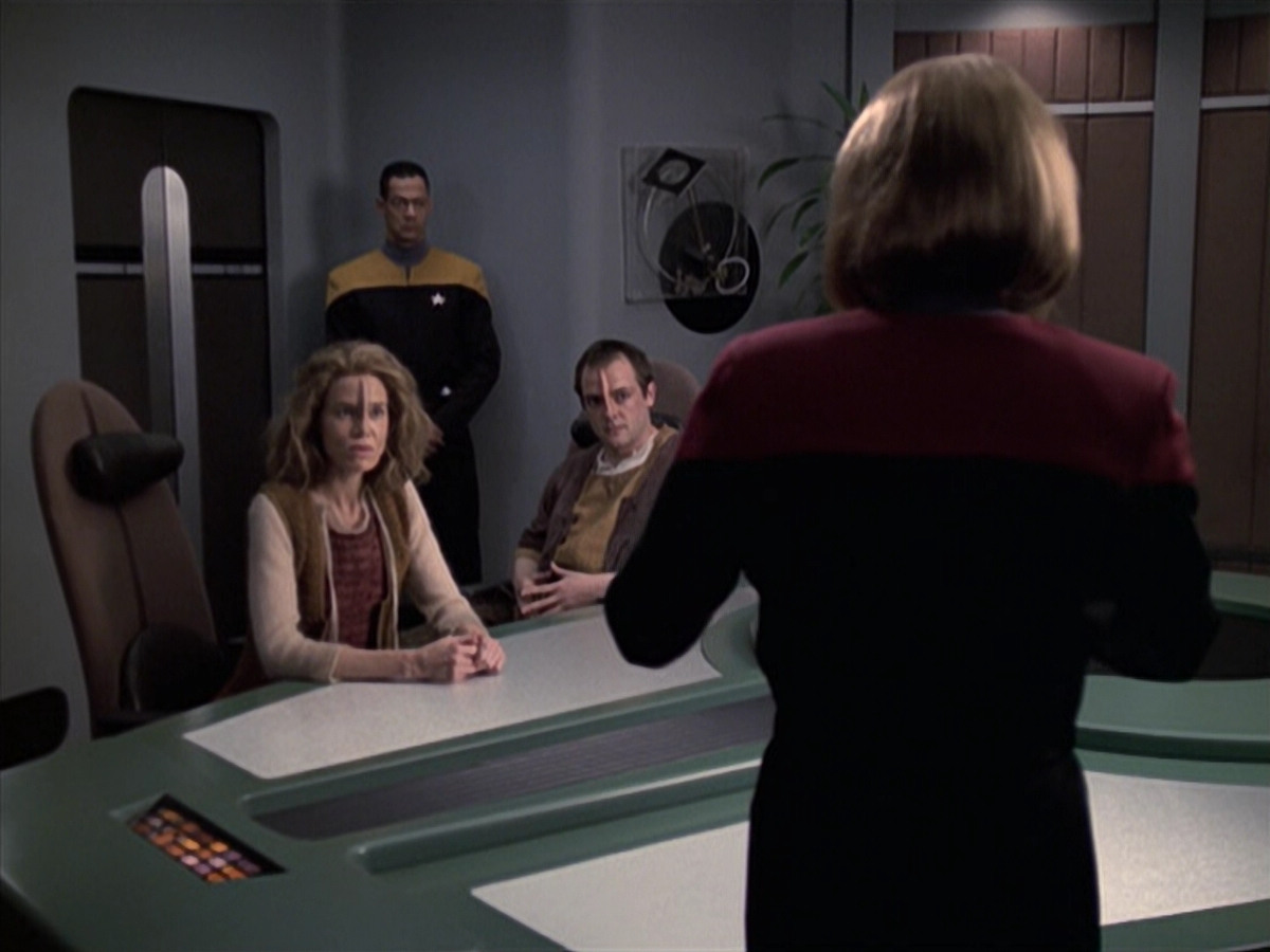 extant_StarTrek_VOY_6x19-ChildsPlay_01302.jpg