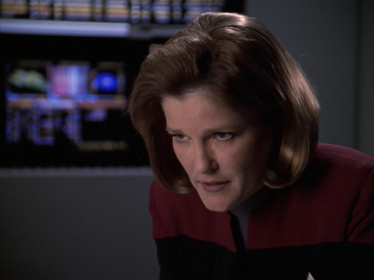 extant_StarTrek_VOY_6x19-ChildsPlay_01312.jpg