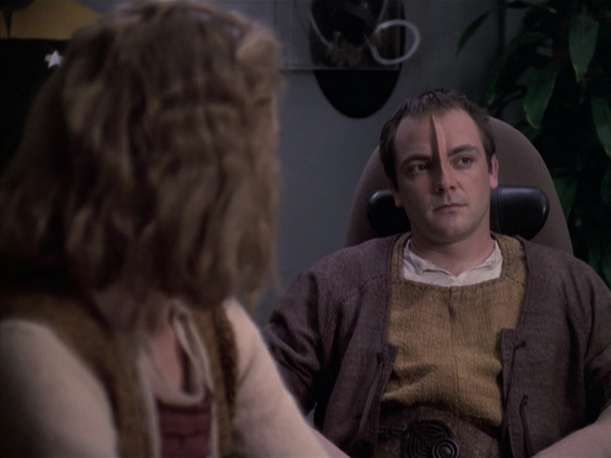extant_StarTrek_VOY_6x19-ChildsPlay_01342.jpg