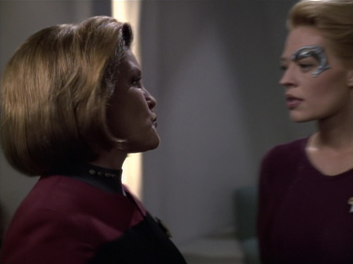 extant_StarTrek_VOY_6x19-ChildsPlay_01350.jpg