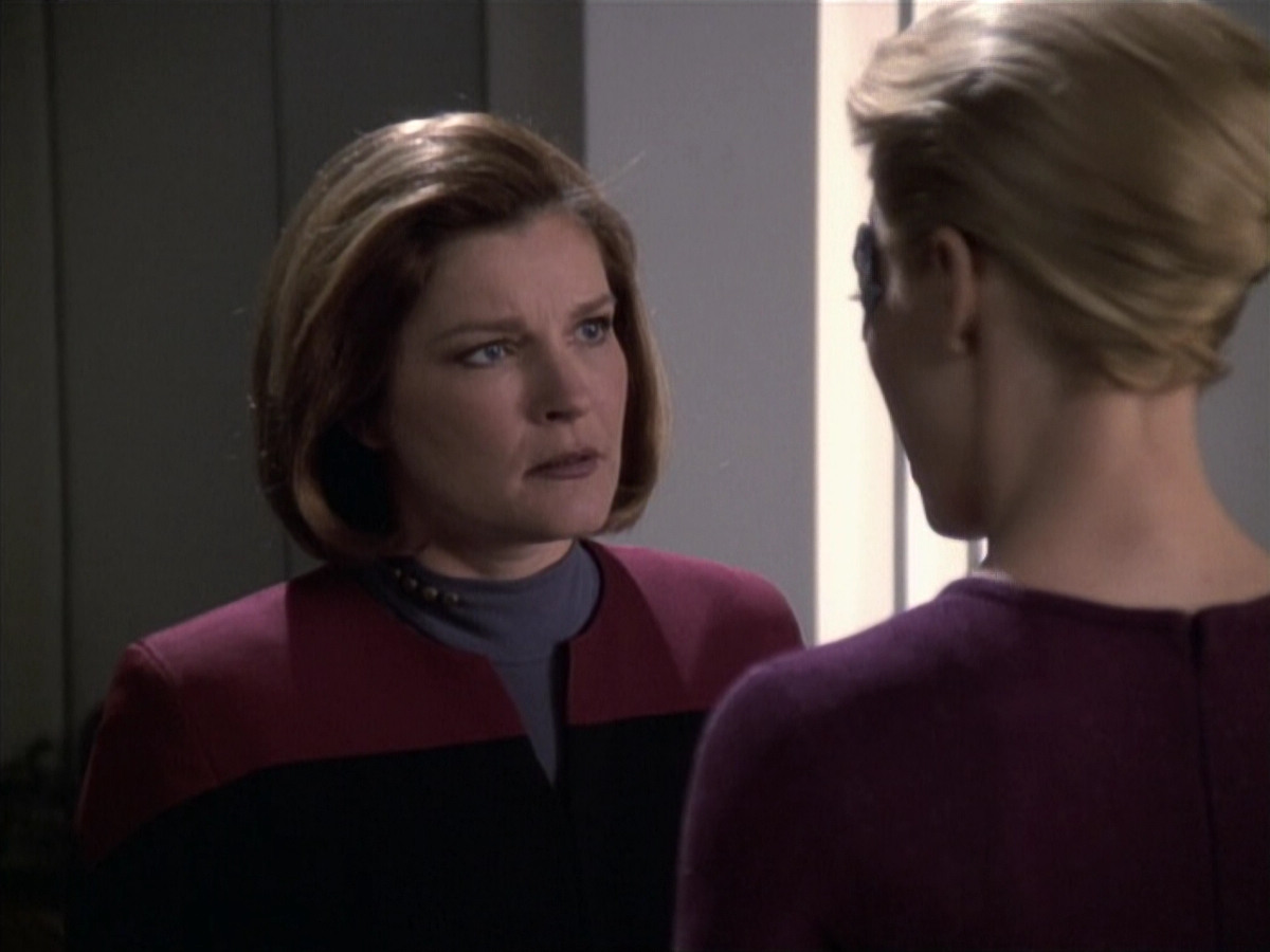 extant_StarTrek_VOY_6x19-ChildsPlay_01378.jpg