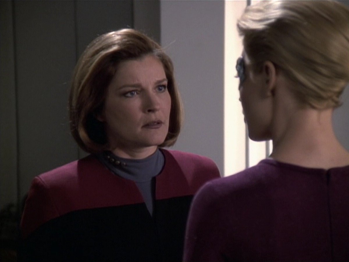 extant_StarTrek_VOY_6x19-ChildsPlay_01379.jpg