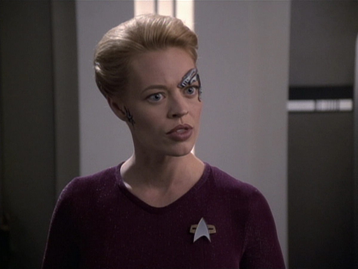 extant_StarTrek_VOY_6x19-ChildsPlay_01421.jpg