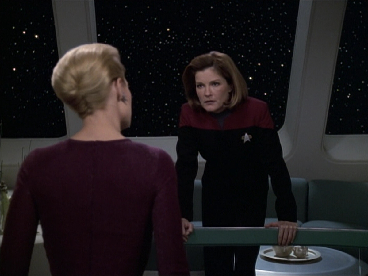 extant_StarTrek_VOY_6x19-ChildsPlay_01424.jpg