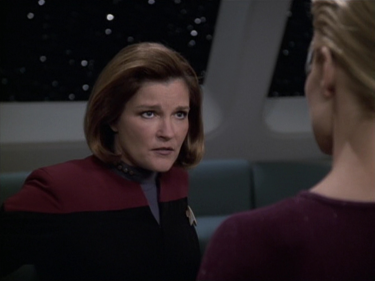 extant_StarTrek_VOY_6x19-ChildsPlay_01460.jpg