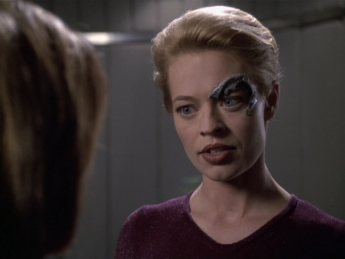 extant_StarTrek_VOY_6x19-ChildsPlay_01475.jpg